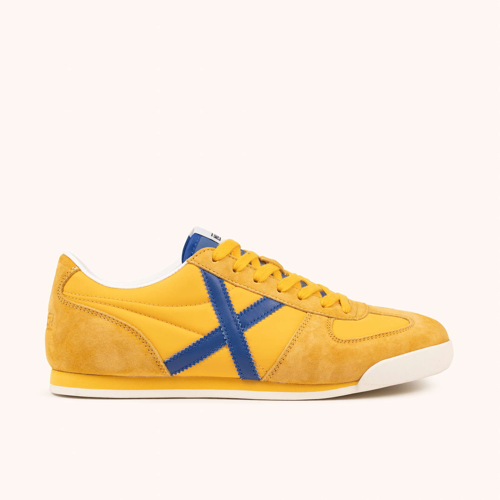 T&ecirc;nis Stereo Amarelo