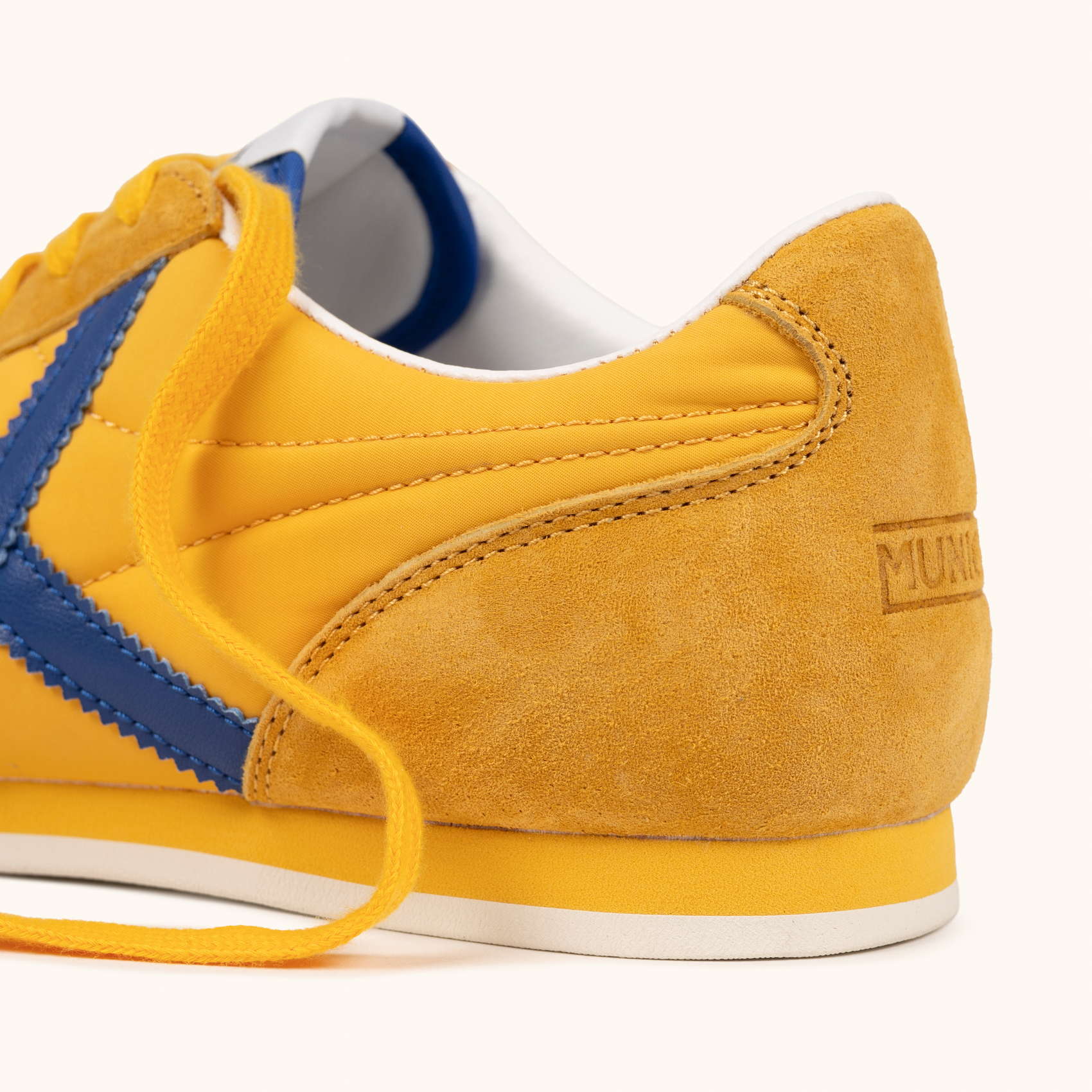 T&ecirc;nis Stereo Amarelo