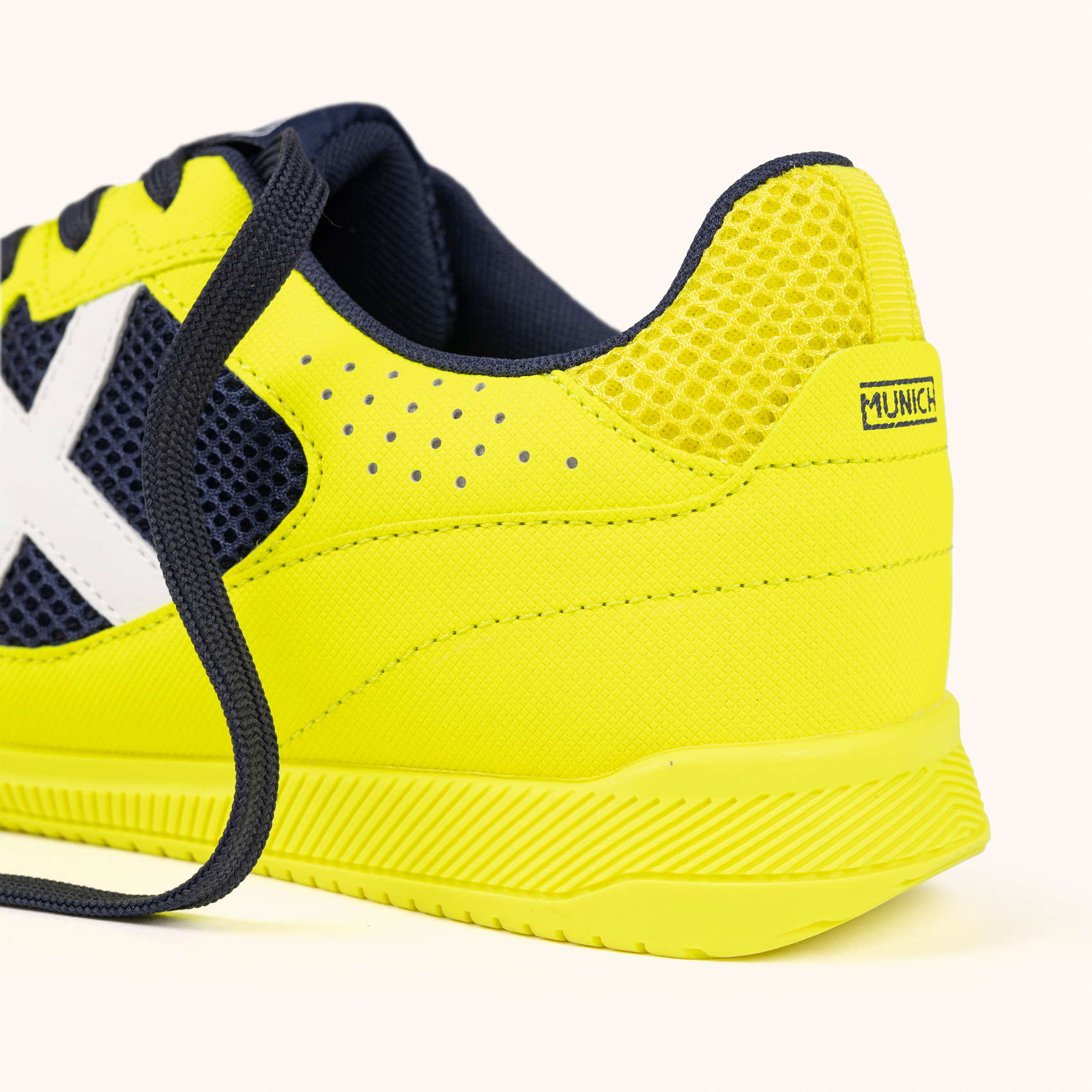 Miniatura 2.0 de Chuteira Futsal Debut Amarelo/Preto Munich